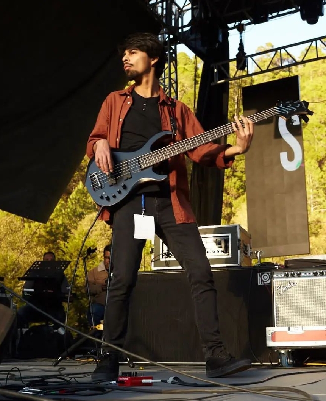 Profesor de Bajo y Guitarra y Director de Ensayo Javier Reyes